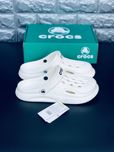 Мужские crocs белые стильные шлепанцы пляжные кроксы
