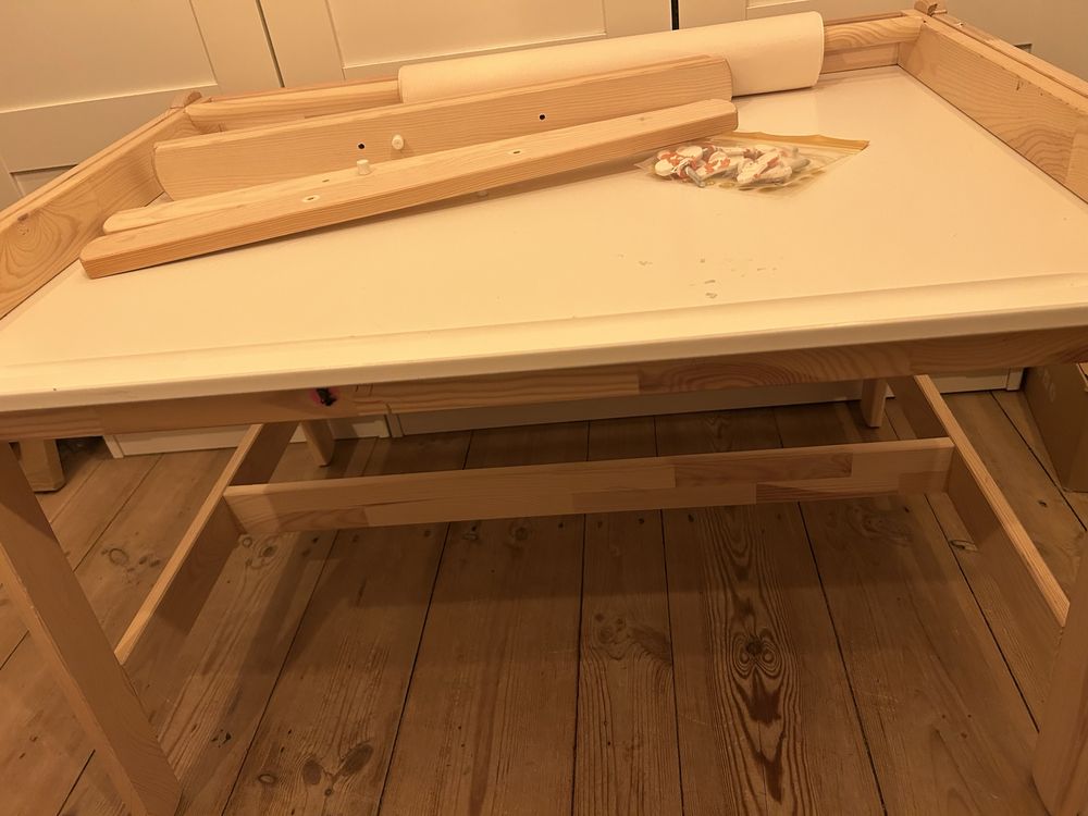 Biurko ikea flisat z pojemnikami
