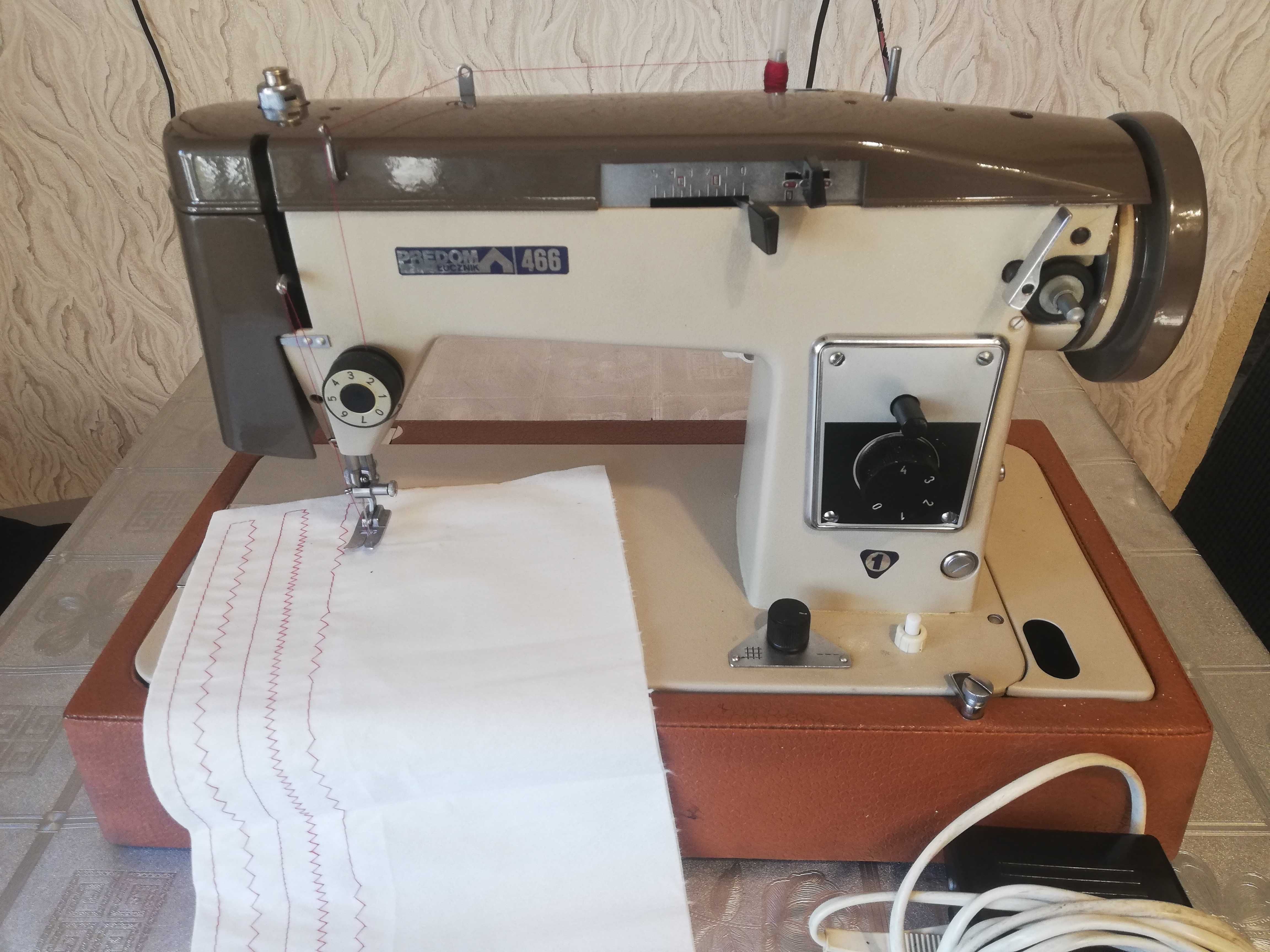 Sprzedam bardzo ładną walizkową maszynę do szycia Łucznik 466