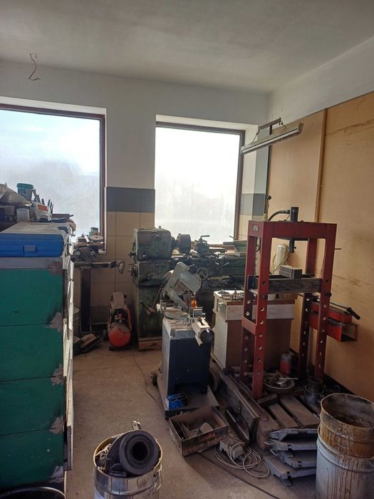 Sprzedam dom z warsztatem