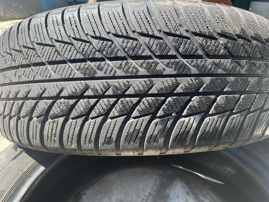 Зимова гума Автошини Bridgestone Blizzak LM 001 205/60 R17 93H 6mm