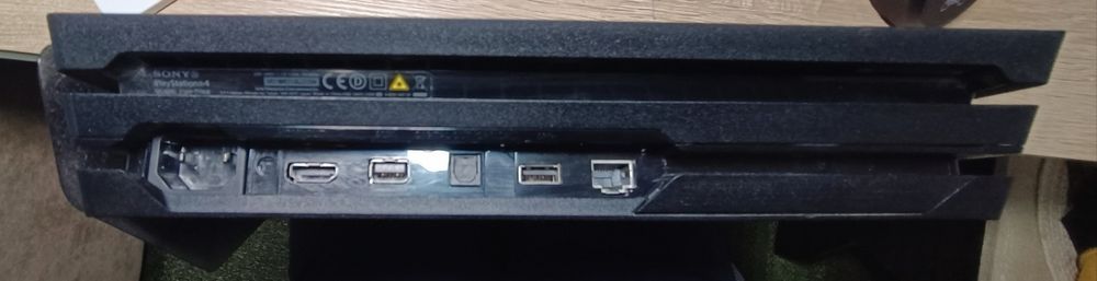 Продам свою PS 4 Pro 1 Tb