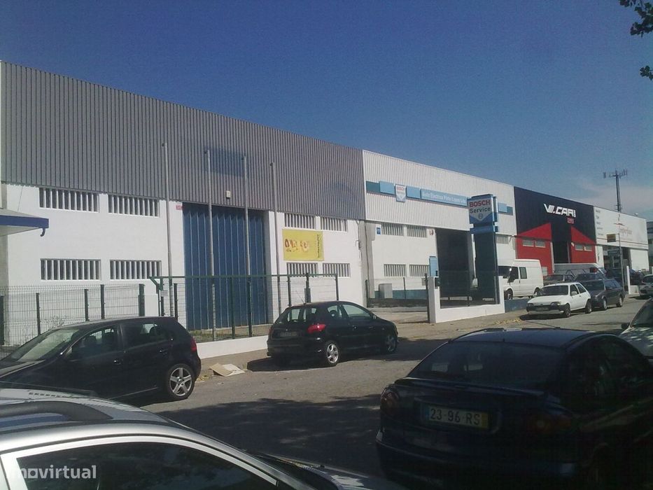 Armazém na Zona Industrial Maia I - frente para Rua do Outeiro