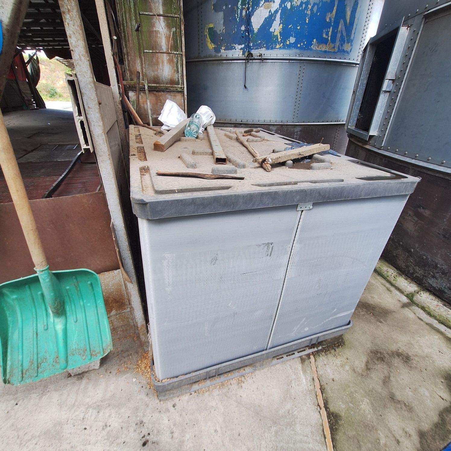 Zbiornik plecy 900kg