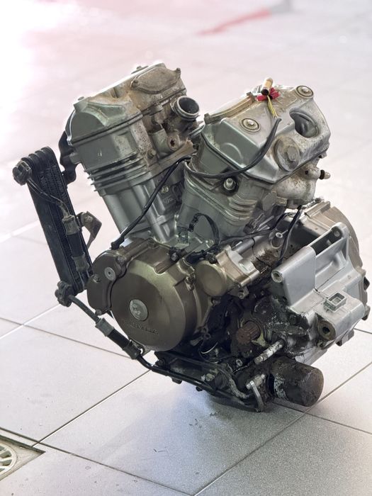 Motor Africa Twin XRV 750 RD04