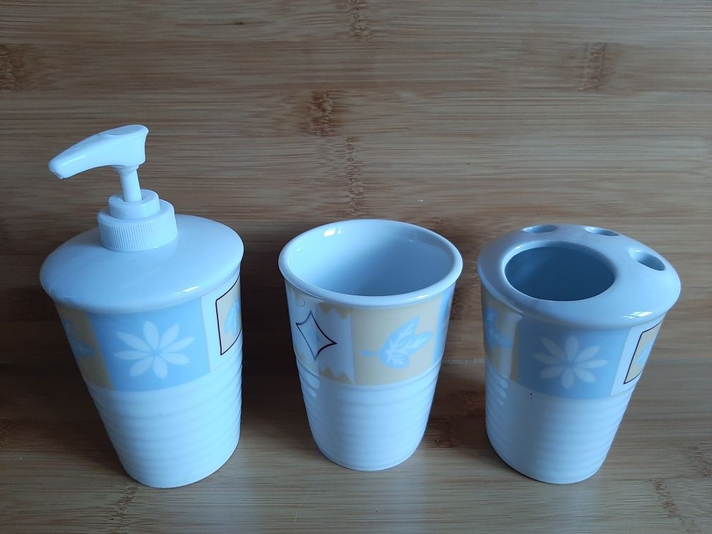 Zestaw ceramiczny dozownik do mydła, kubek, kubek na szczoteczki