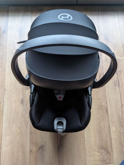 Fotelik Cybex cloud T i-size z bazą.