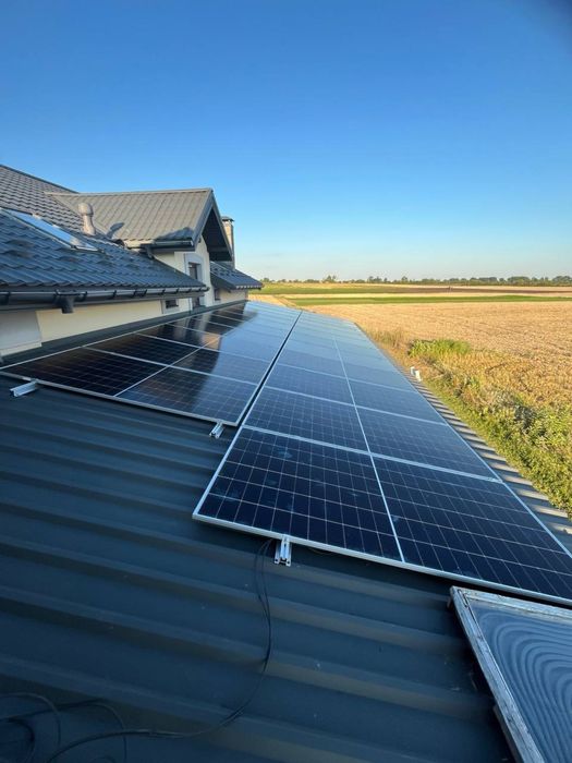 Монтаж установка iнвертора сонячної електростанції  сонячних панелей