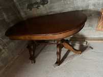 Mesa de madeira castanho