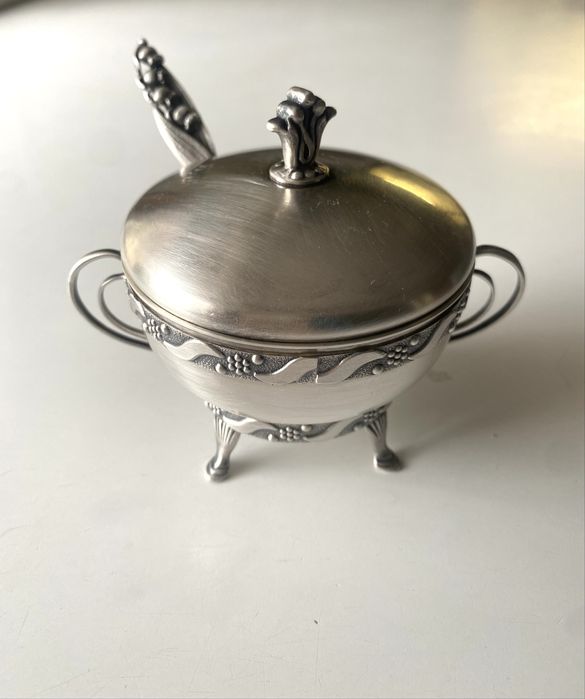 srebrna cukiernica z lyzeczką