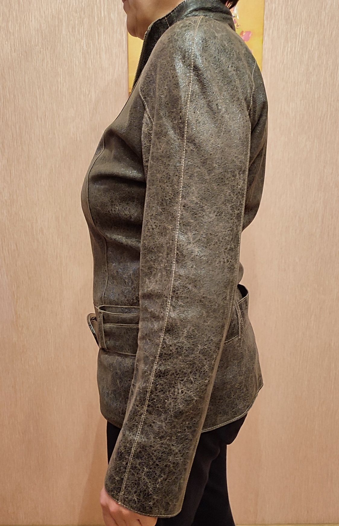 Курточка шкіряна жіноча з поясом