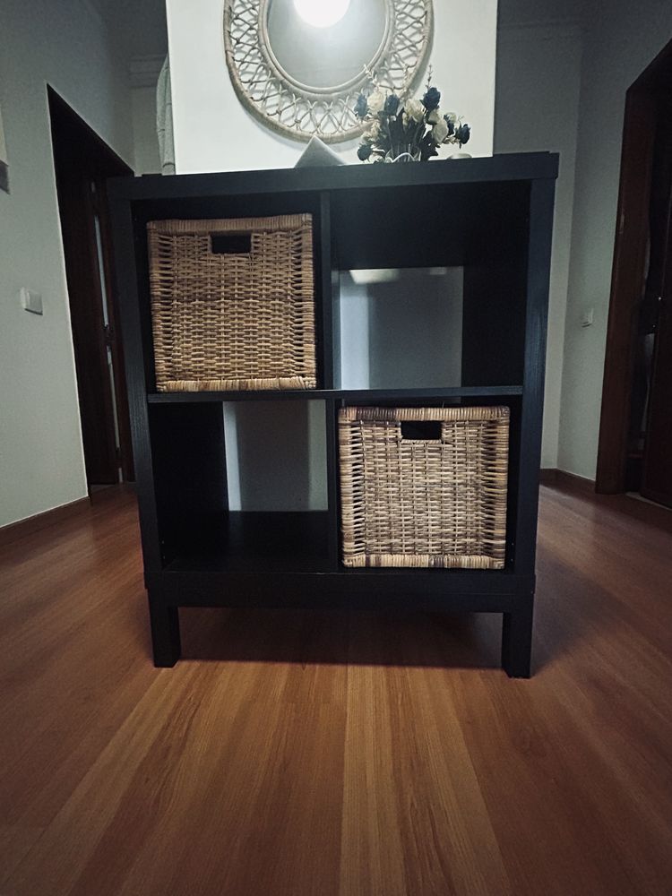 Estante/Aparador 4 cubos com estrutura com pés preto-castanho
