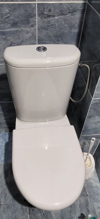 Унітаз підлоговий cersanit з кришкою у відмінному стані.