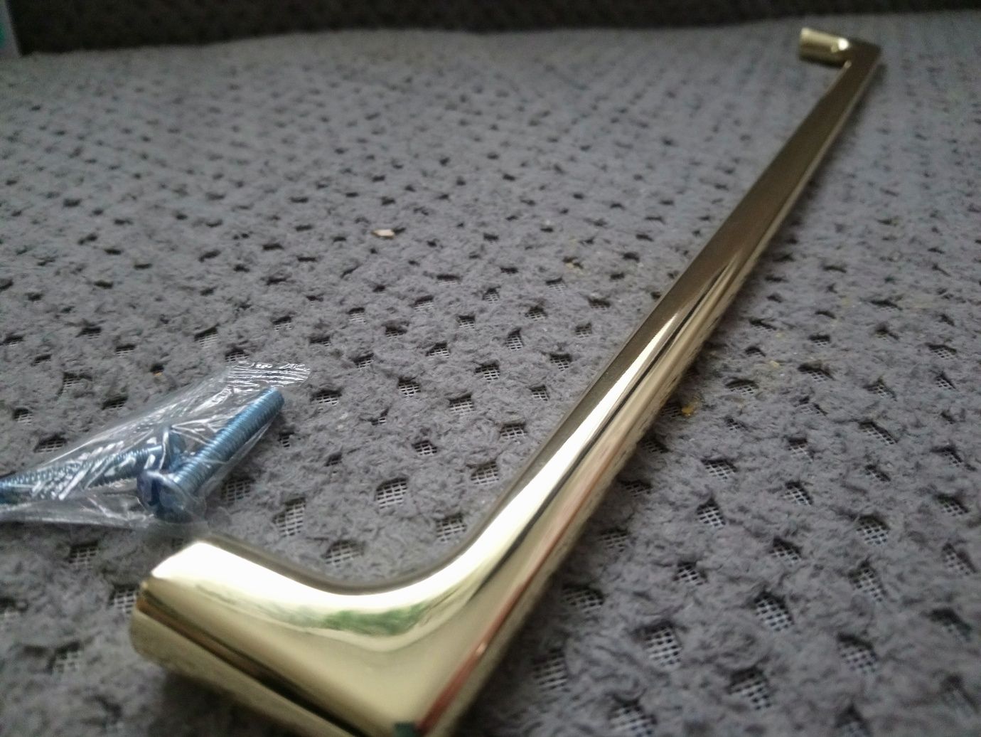 Uchwyt meblowy dlugi metal kolor mosiądz