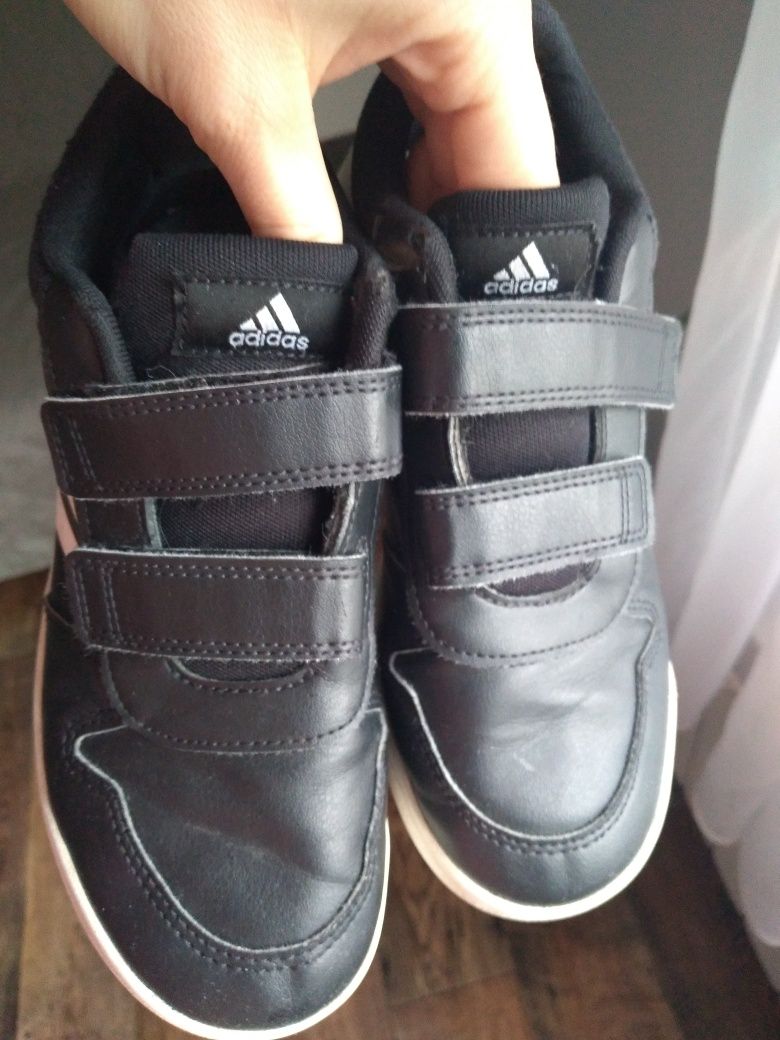 Czarne chłopięce buty adidas na rzepy 33 zadbane