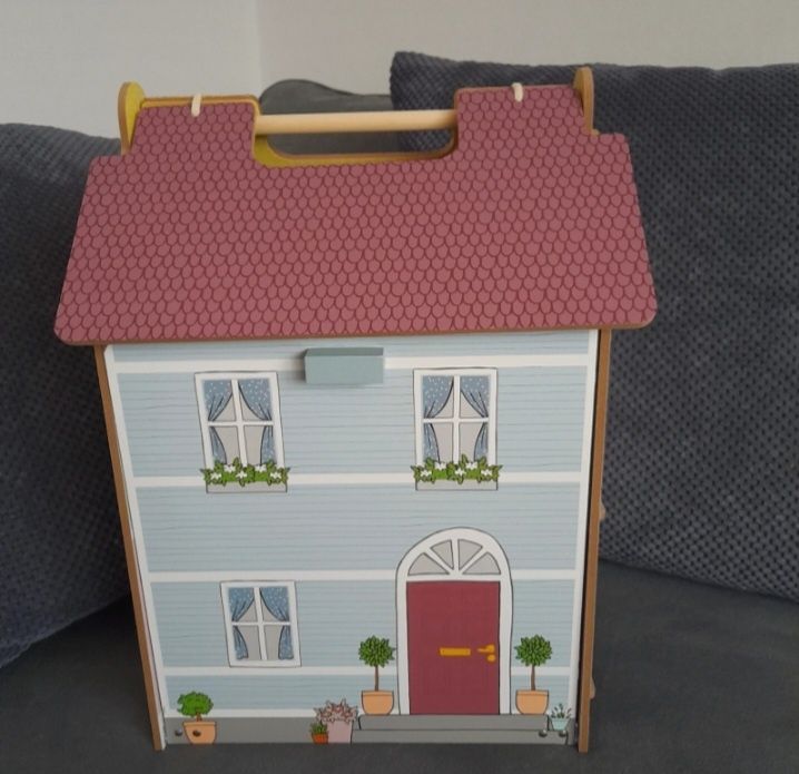 NOWY drewniany domek dla małych lalek/ludzików