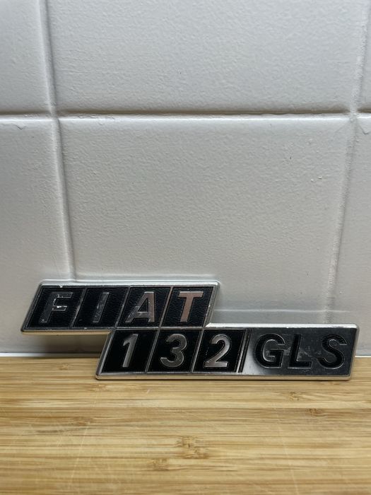 UNIKAT Fiat 132 GLS emblemat
