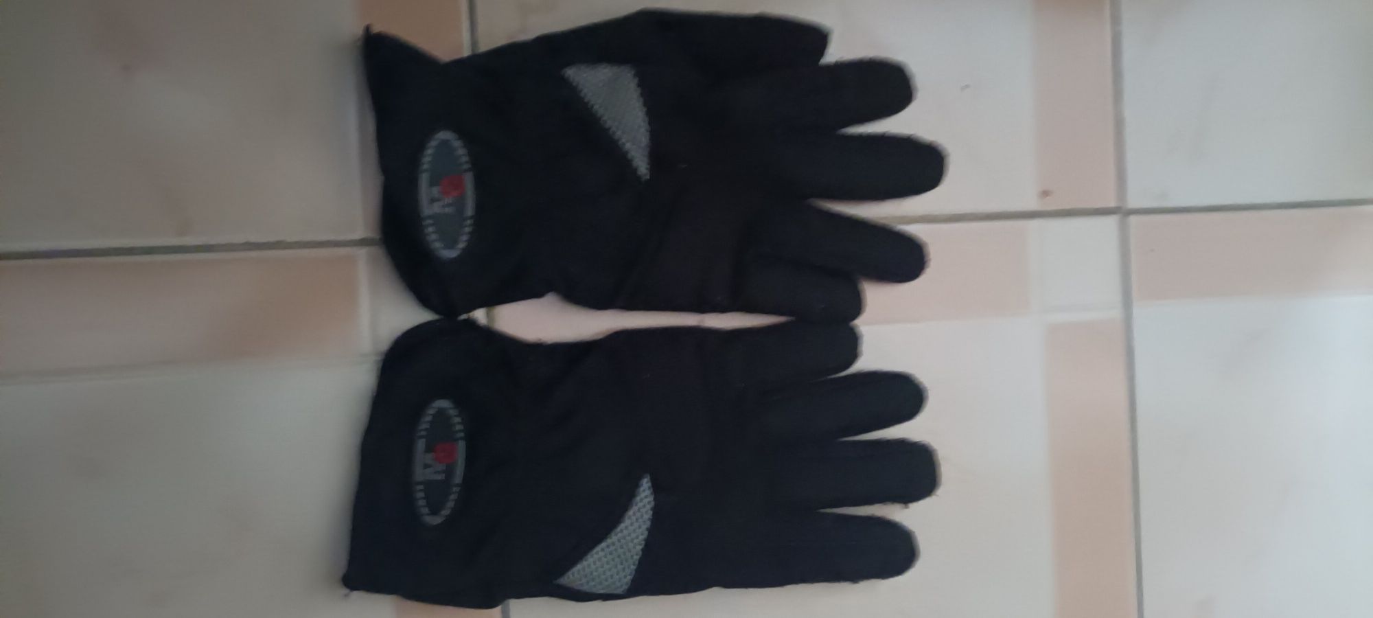 Luvas moto Alboreto novas sem uso 10€ e Mg usadas apenas 5€