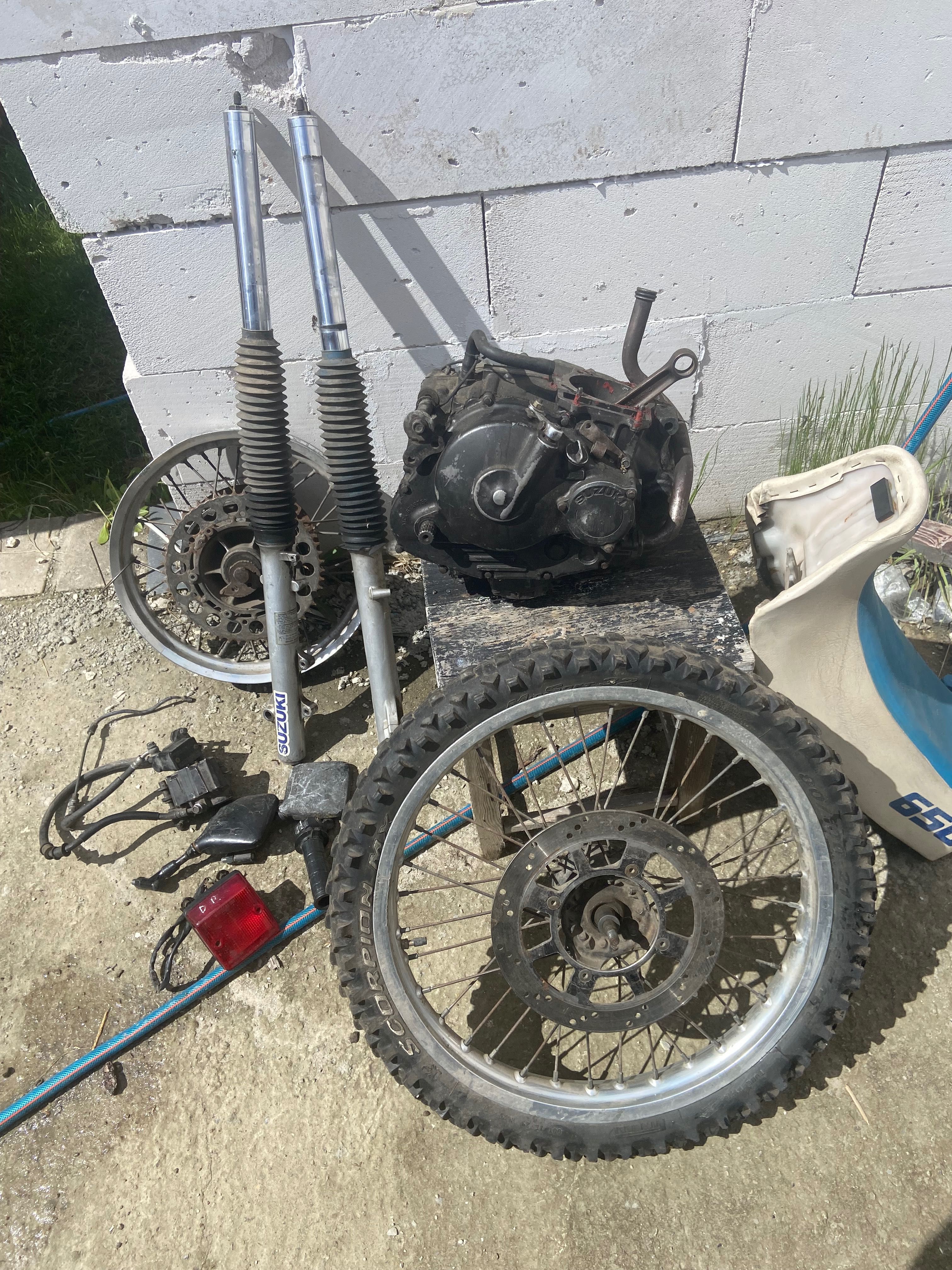 Silnik części Suzuki dr 650 całość