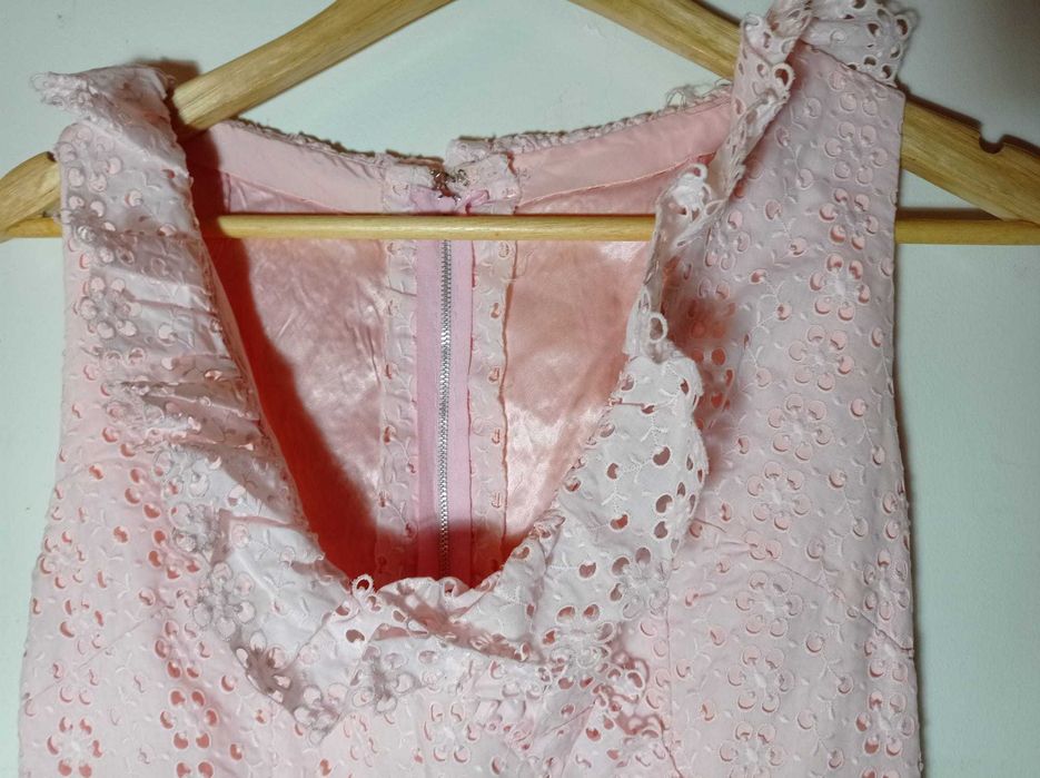 Vestido VINTAGE Rosa em renda anos 80 feito à mão