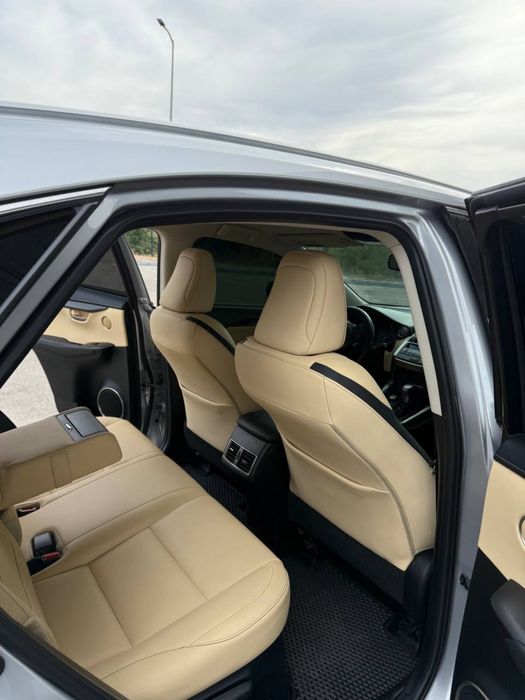 Lexus NX 2016 года 2.0 бензин