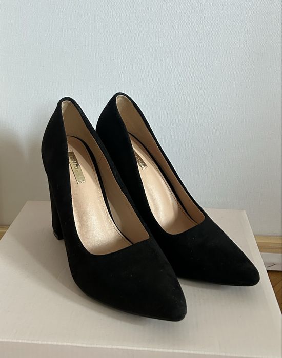 Czółenka na słupku / szpilki Bellucci czarne