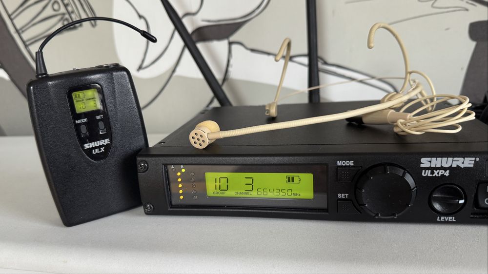 Shure ULXP з бодіпаком та головною гарнітурою, Shure ULX4, ULX1