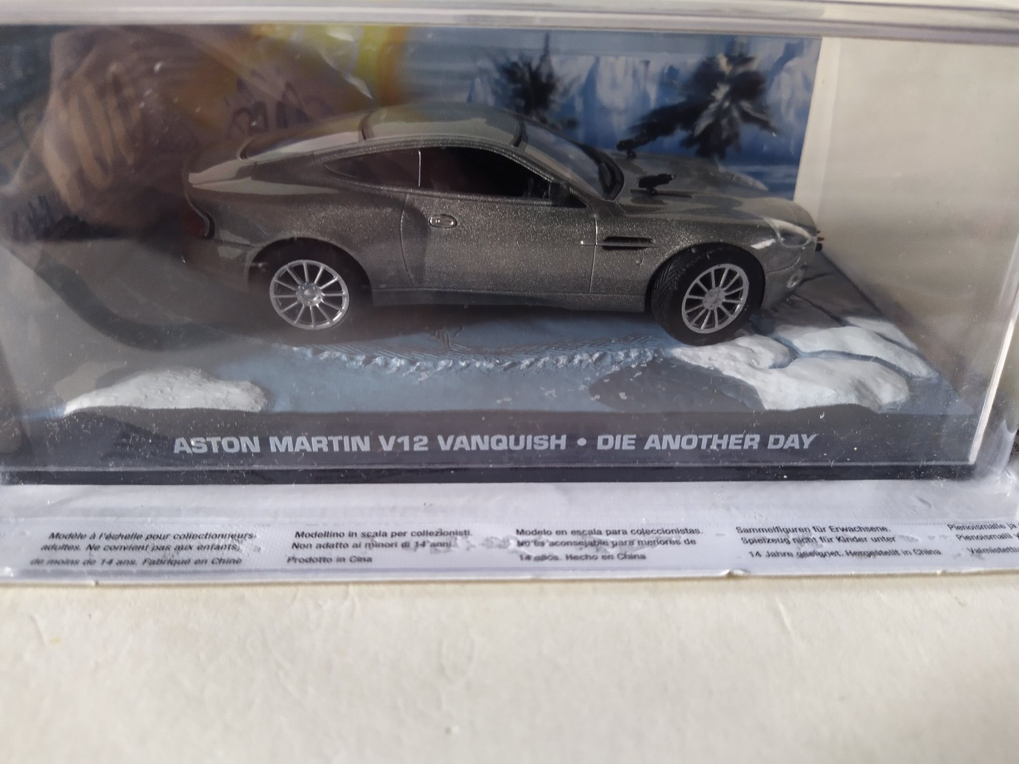 Aston Martin V12 Vanquish James Bond collection Skala 1:43