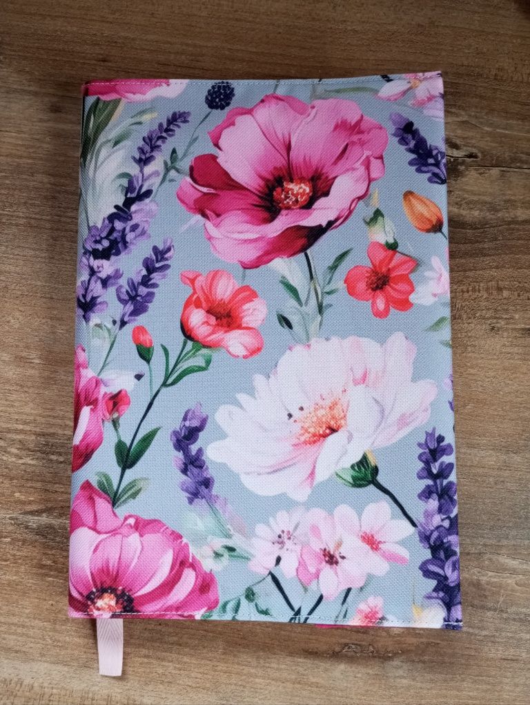 Otulacz na książki. Etui. Okładka.