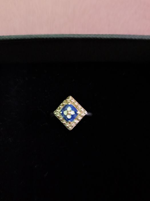 Anel em prata com relevo