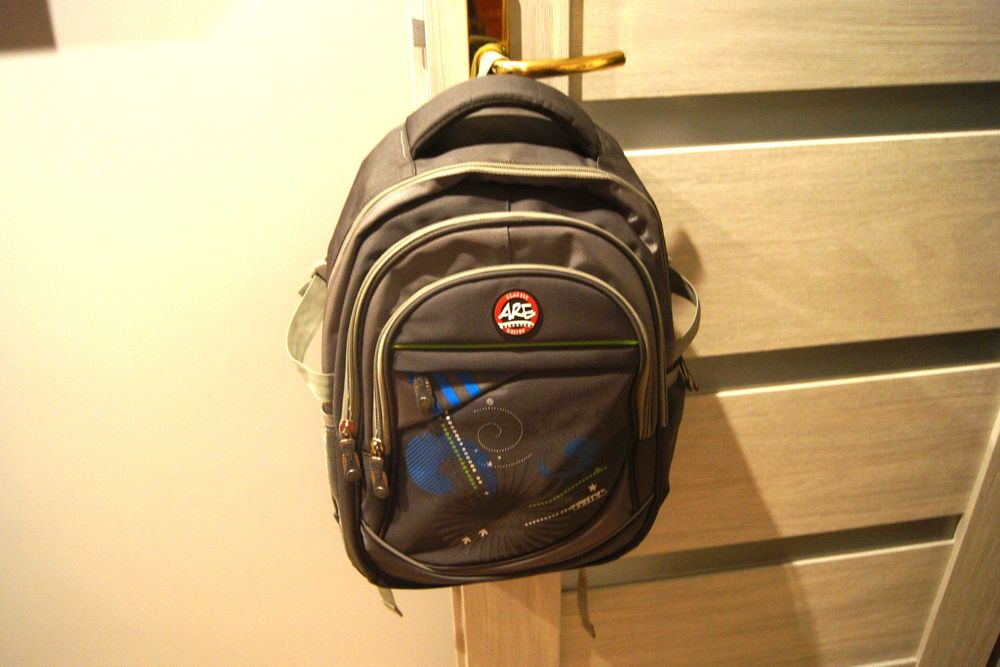 ARE solidny plecak szkolny dziecka 3 komorowy szary nowy