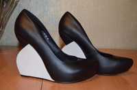 Оригинальные итальянские,кожаные туфли..цену снизила!!!уступлю300 гр