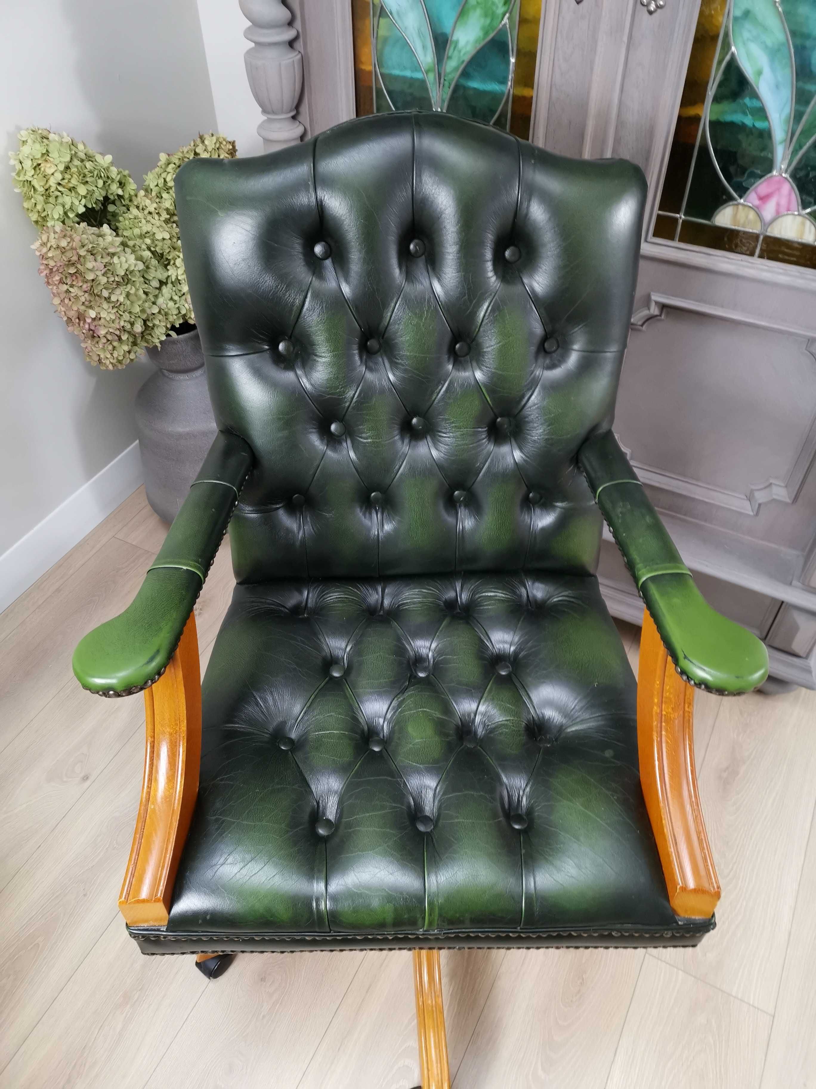 Gabinetowy FOTEL chesterfield kapitański 697/2025
