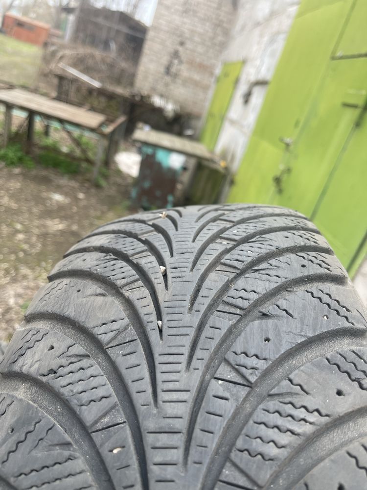 Зимняя 205/55/16 Goodyear ultragrip extreme