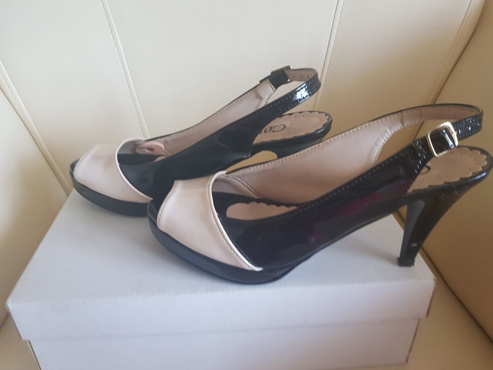 Buty na obcasie lakierowane