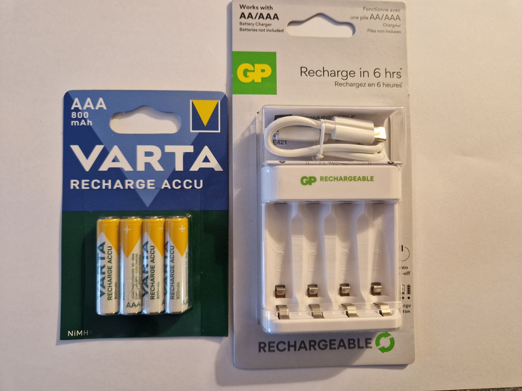 Ładowarka GP i 4 accu R3 Varta