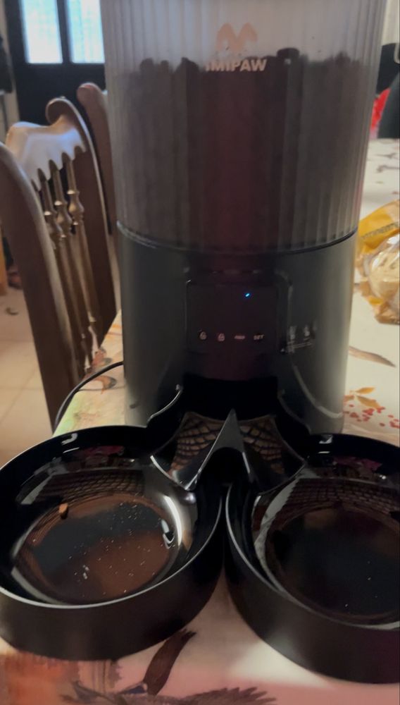 Vendo comedouro automatico  com aplicação