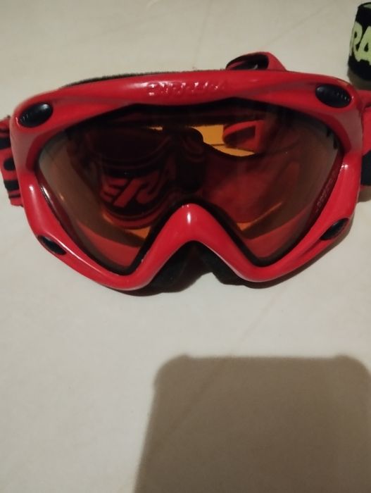 Лижні маки (окуляри бренду Carrera.