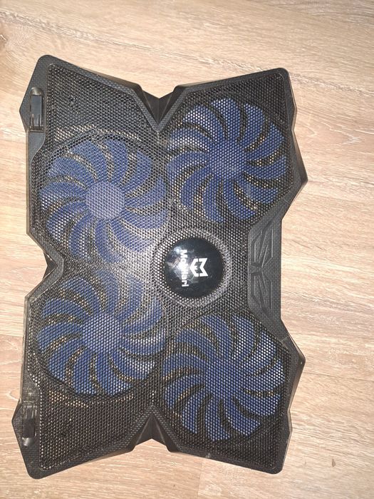 podkladka chłodząca pod laptopa