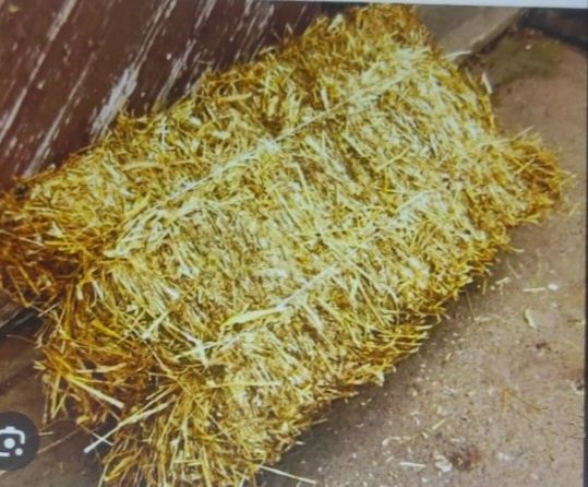 Продам тюки соломи.