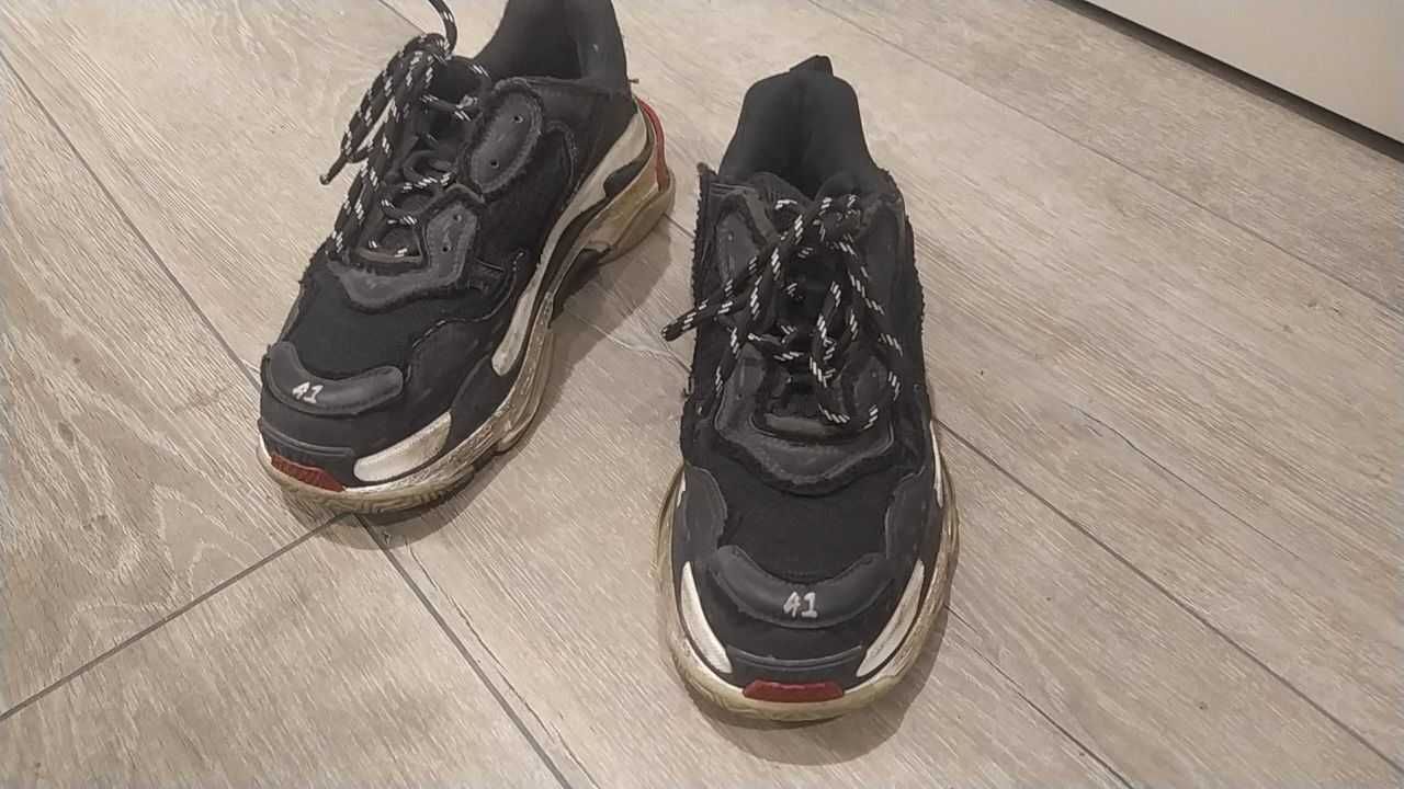 Balenciaga Triple S  R42,5