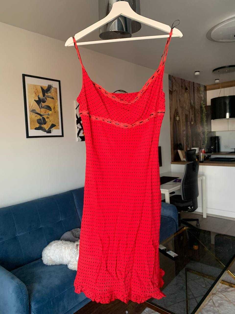 Czerwona sukienka piżamowa w groszek S