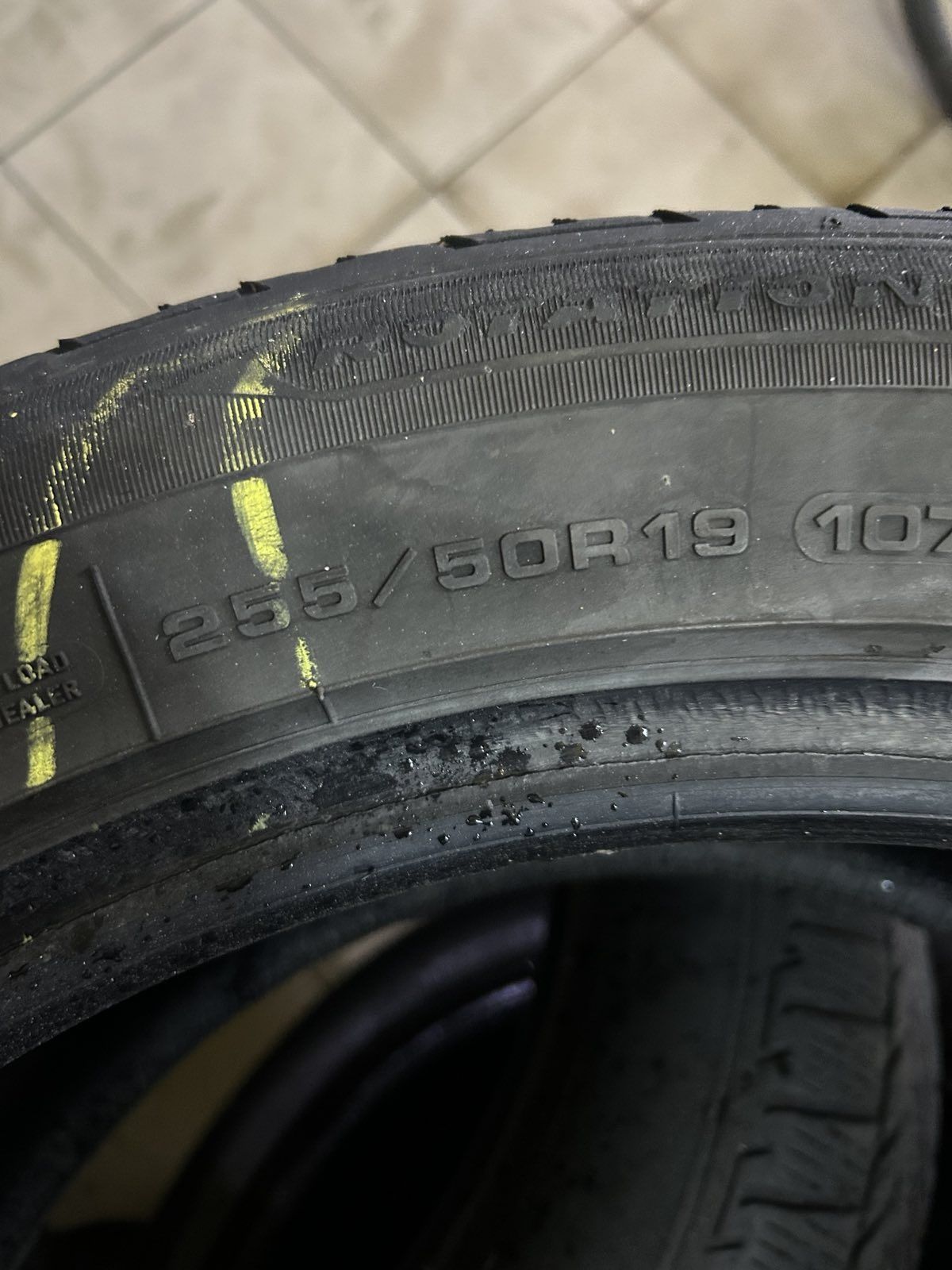 Продам зимову резину 255/50 r19