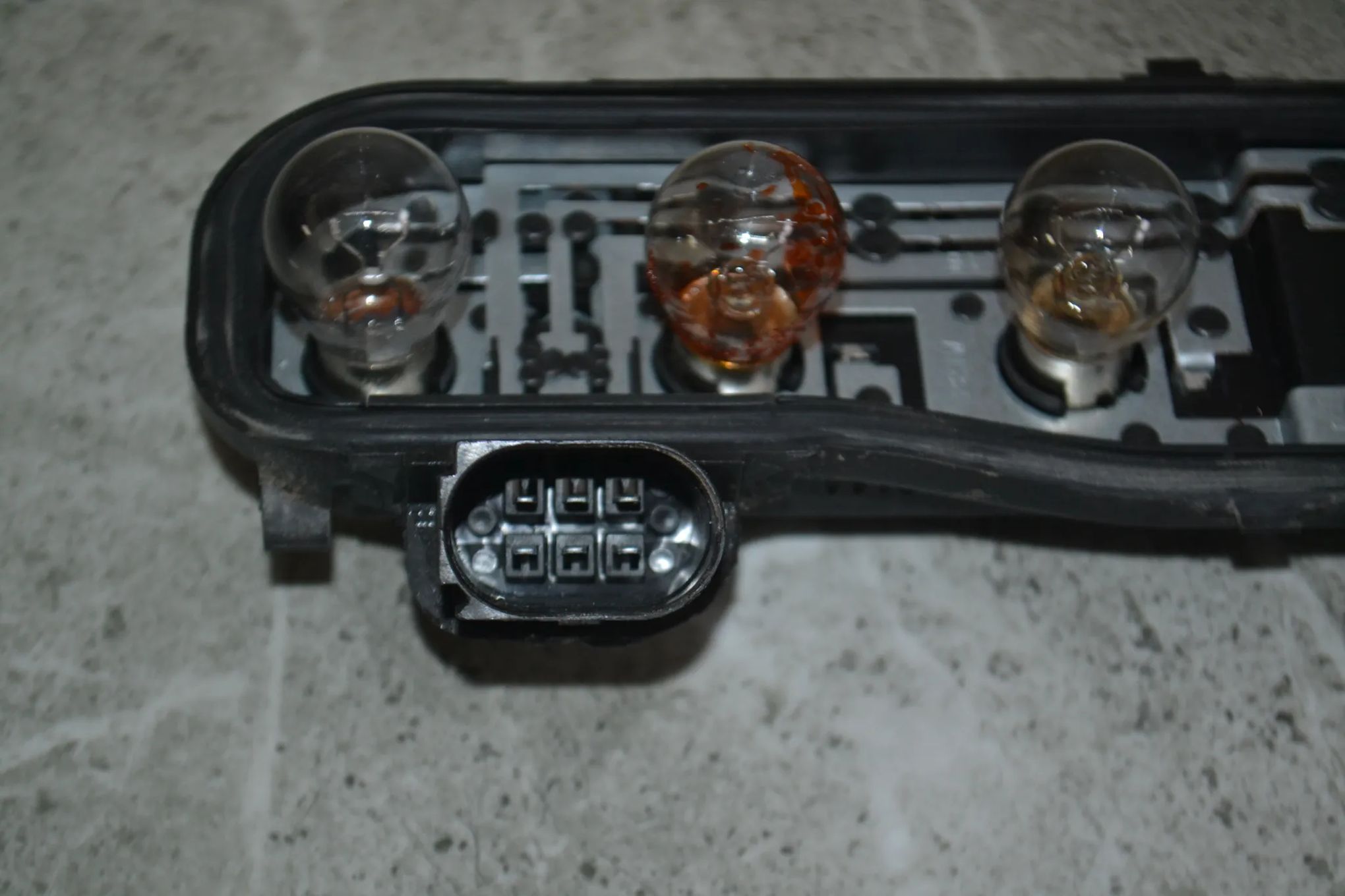 AUDI A4 B6 KOMBI WKŁAD LAMPY PRAWY 8E9945258 ORYGINAŁ