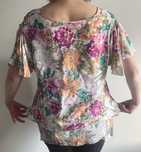 Kolorowa barwna bluzka z ciekawymi rękawami plus size