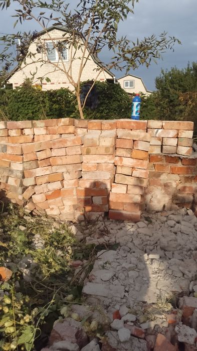 Продам цеглу червону в ідеальному стані ціна від 3-х грн