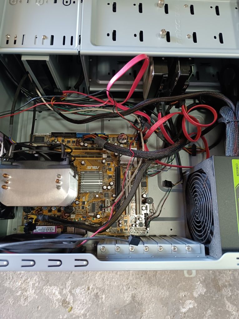 Computador desktop torre ASUS
