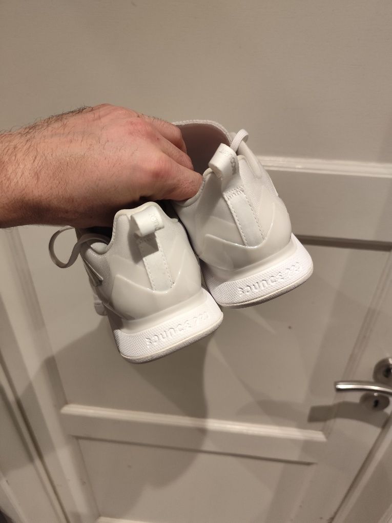 Buty Adidas Avacourt Nowe z metką. Buty do tenisa
Rozmiar 39 1/3