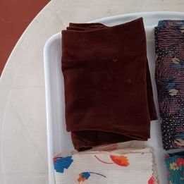 Pedaços de veludo cotelê e tecidos muito antigos *