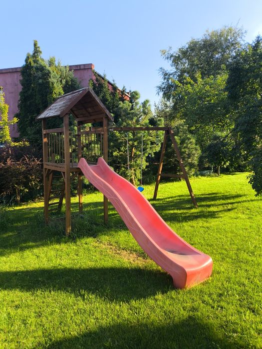Domek drewniany zjeżdżalnia dla dziecka plac zabaw